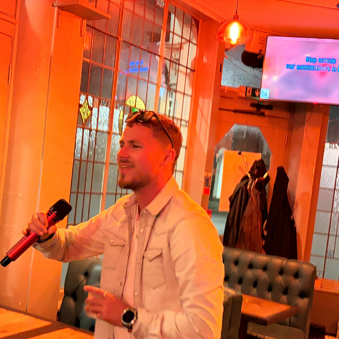 Karaoke Performance - Live karaoke entertainment Birmingham